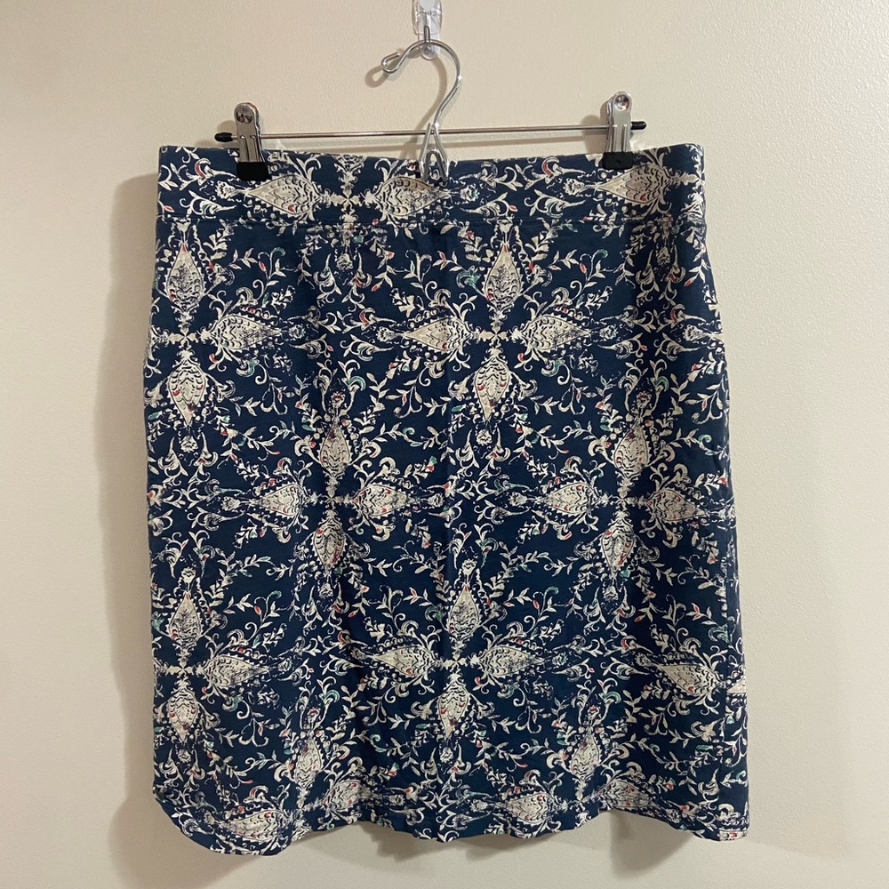 Ladies Eddie Bauer Stretchy Skirt with Elastic Wasteband - Medium